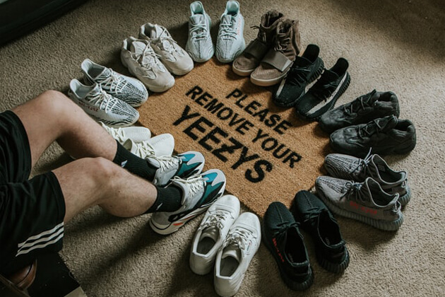 ピックアップ2 PLEASE REMOVE YOUR YEEZYS